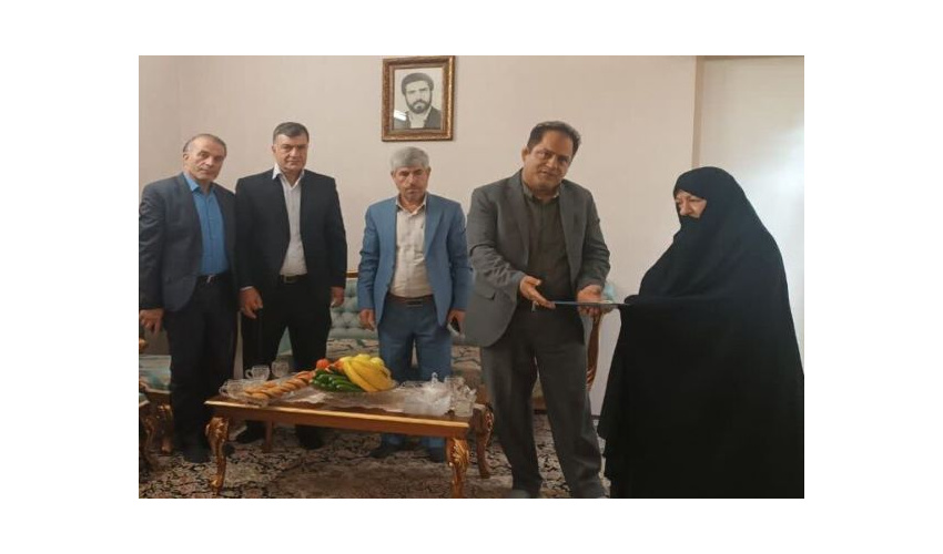 فرهنگ ایثار و شهادت باید به نسل‌های آینده منتقل شود